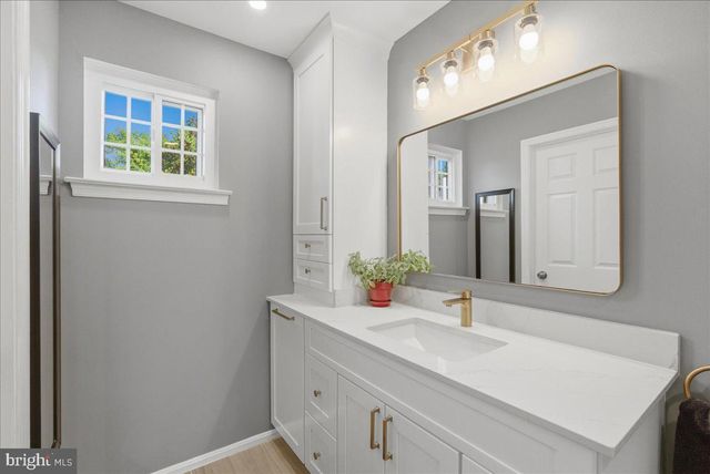 1412 KINGSVALE CIR, Herndon, VA 20170
