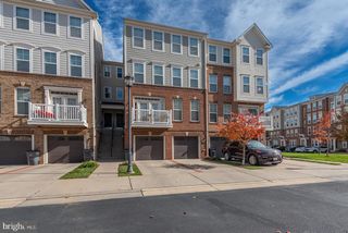 43376 TOWN GATE SQ, Chantilly, VA 20152