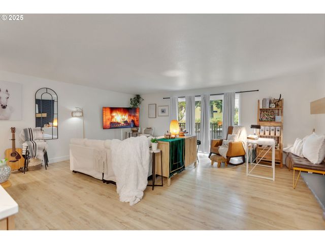 200 BURNHAM Rd 200, Lake Oswego, OR 97034