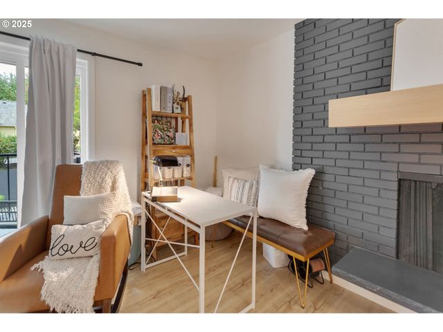 200 BURNHAM Rd 200, Lake Oswego, OR 97034