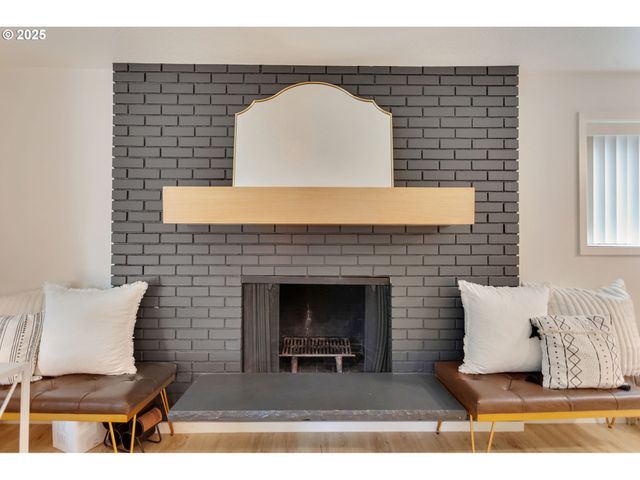 200 BURNHAM Rd 200, Lake Oswego, OR 97034