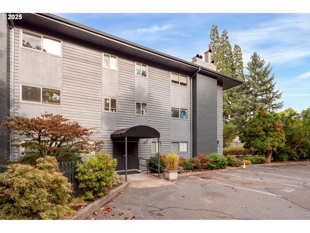 200 BURNHAM Rd 200, Lake Oswego, OR 97034