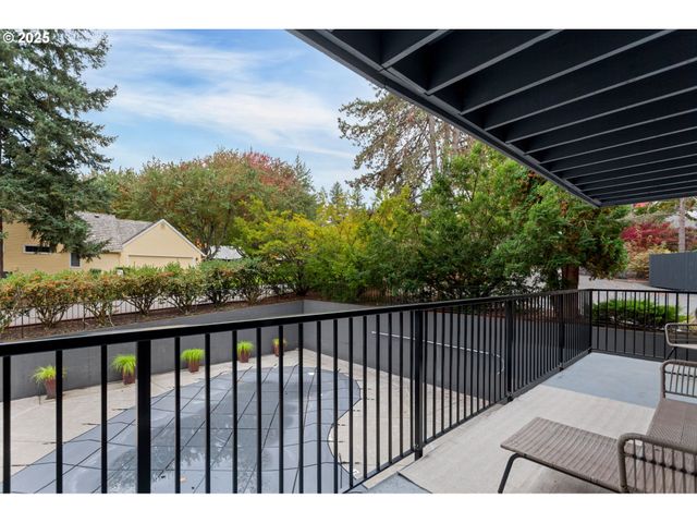 200 BURNHAM Rd 200, Lake Oswego, OR 97034