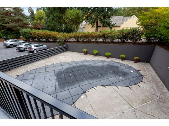 200 BURNHAM Rd 200, Lake Oswego, OR 97034
