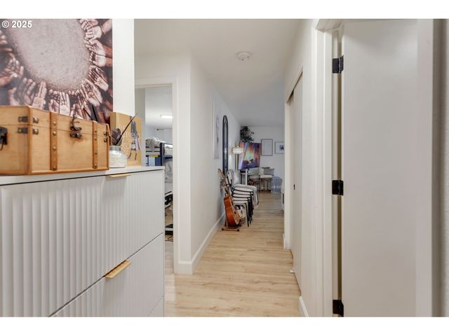 200 BURNHAM Rd 200, Lake Oswego, OR 97034