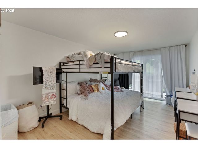 200 BURNHAM Rd 200, Lake Oswego, OR 97034