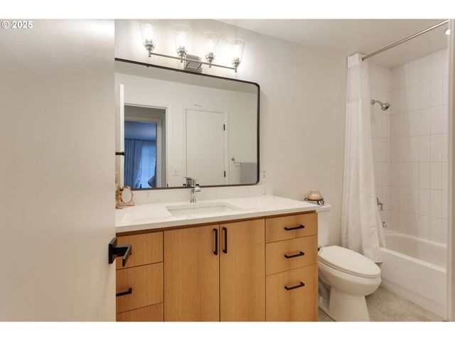 200 BURNHAM Rd 200, Lake Oswego, OR 97034