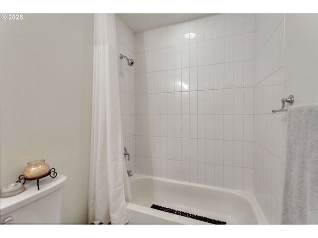 200 BURNHAM Rd 200, Lake Oswego, OR 97034