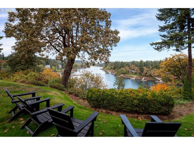 200 BURNHAM Rd 200, Lake Oswego, OR 97034