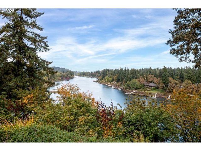 200 BURNHAM Rd 200, Lake Oswego, OR 97034