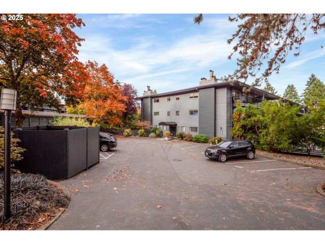 200 BURNHAM Rd 200, Lake Oswego, OR 97034