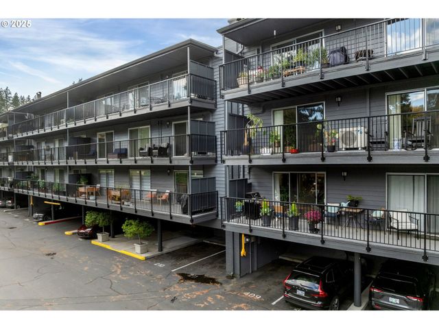 200 BURNHAM Rd 200, Lake Oswego, OR 97034