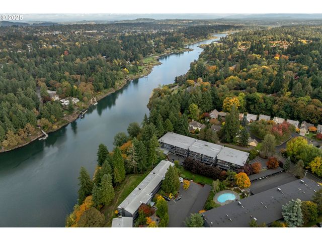 200 BURNHAM Rd 200, Lake Oswego, OR 97034