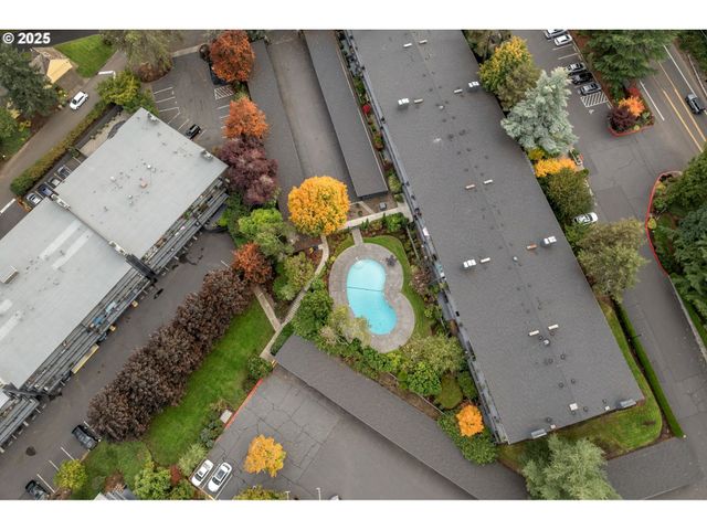 200 BURNHAM Rd 200, Lake Oswego, OR 97034