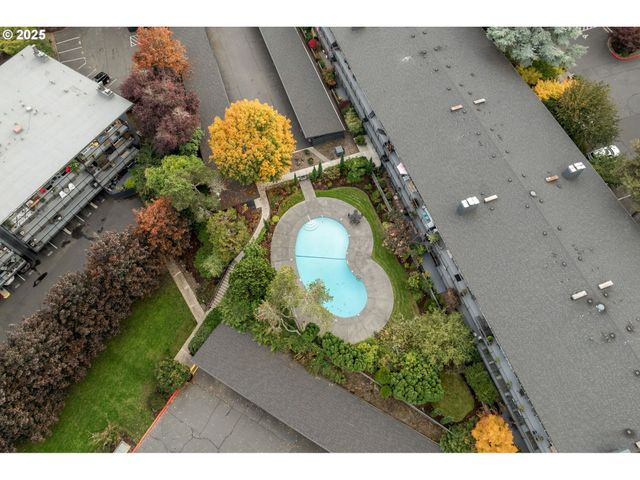 200 BURNHAM Rd 200, Lake Oswego, OR 97034