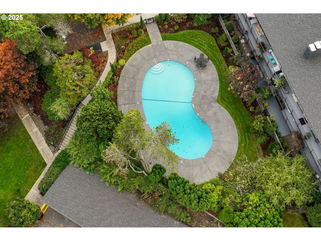200 BURNHAM Rd 200, Lake Oswego, OR 97034