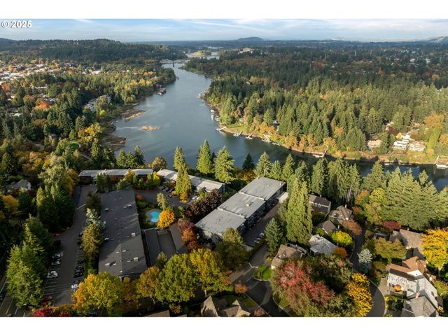 200 BURNHAM Rd 200, Lake Oswego, OR 97034