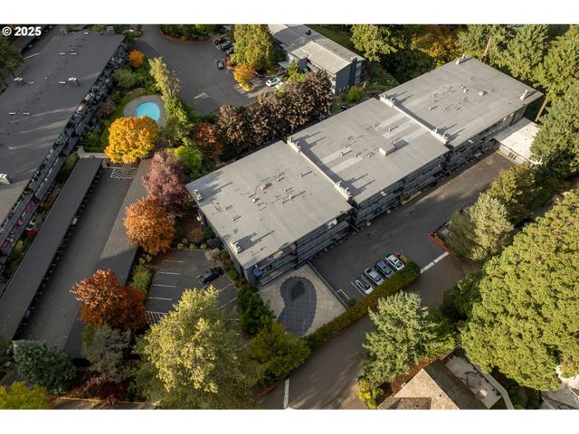 200 BURNHAM Rd 200, Lake Oswego, OR 97034