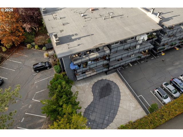 200 BURNHAM Rd 200, Lake Oswego, OR 97034