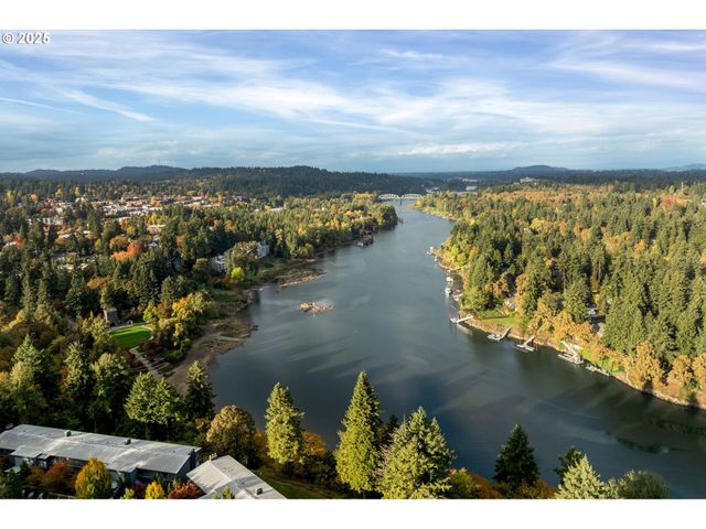 200 BURNHAM Rd 200, Lake Oswego, OR 97034