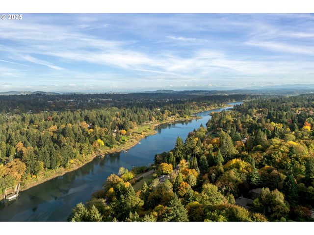 200 BURNHAM Rd 200, Lake Oswego, OR 97034