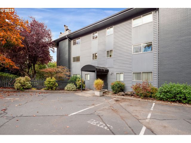 200 BURNHAM Rd 200, Lake Oswego, OR 97034