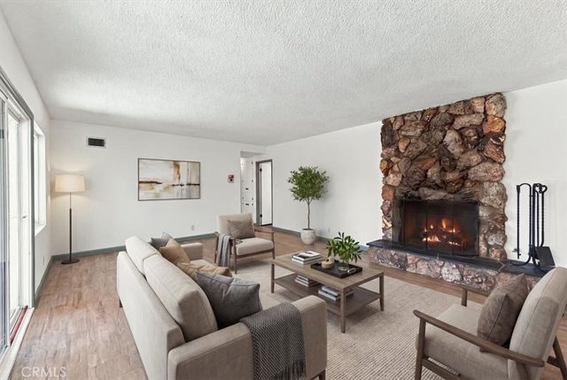 7227 Whitaker Avenue, Lake Balboa, CA 91406