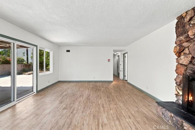 7227 Whitaker Avenue, Lake Balboa, CA 91406