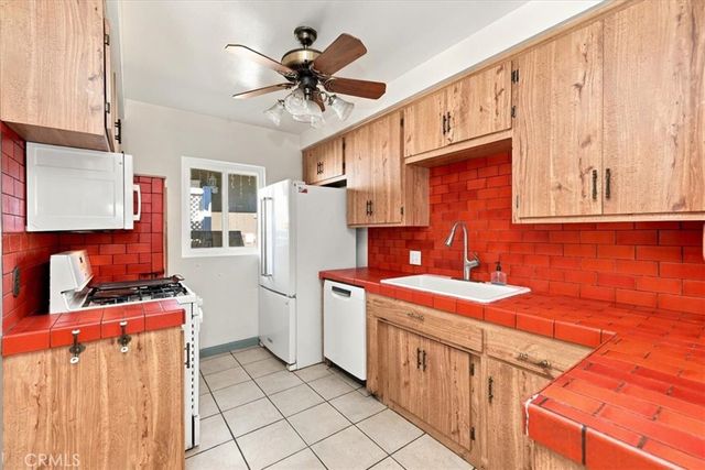 7227 Whitaker Avenue, Lake Balboa, CA 91406