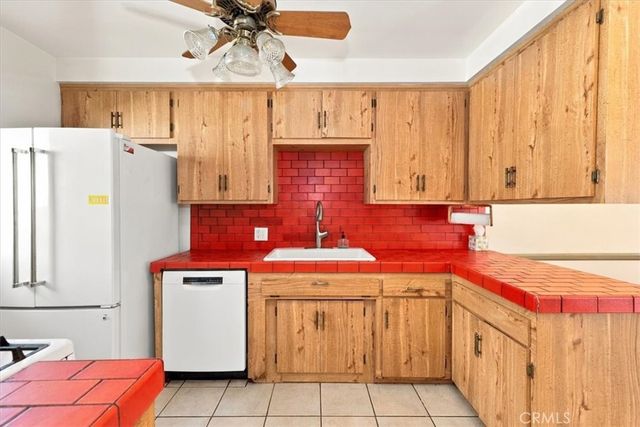 7227 Whitaker Avenue, Lake Balboa, CA 91406