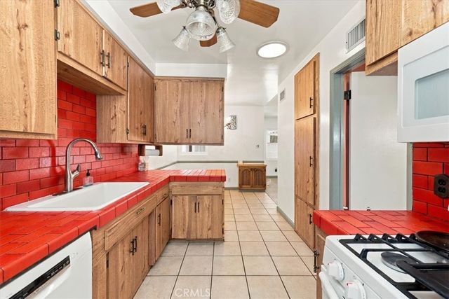 7227 Whitaker Avenue, Lake Balboa, CA 91406