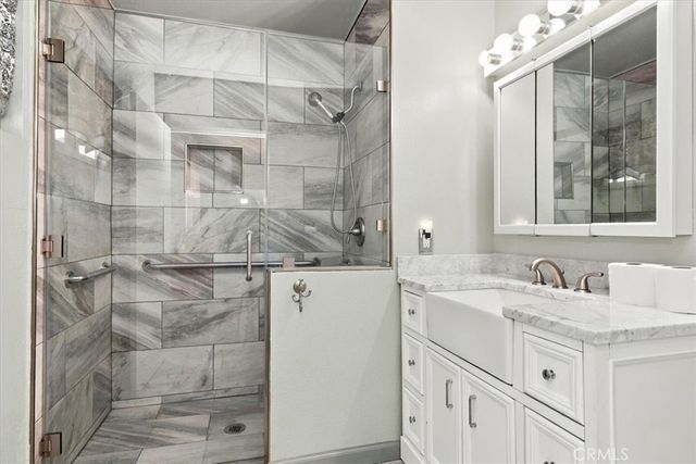 7227 Whitaker Avenue, Lake Balboa, CA 91406
