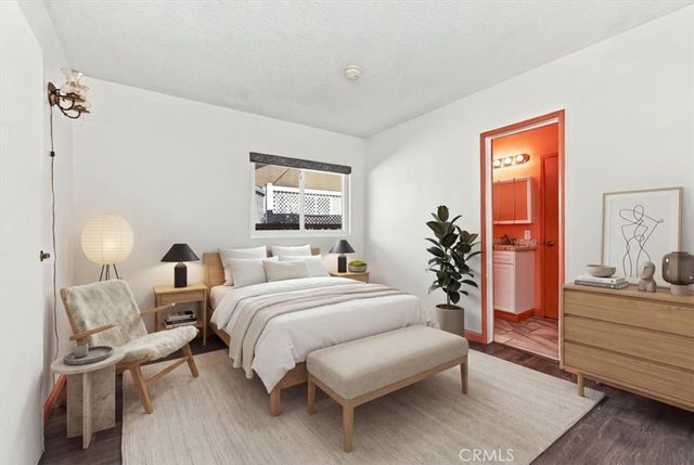 7227 Whitaker Avenue, Lake Balboa, CA 91406