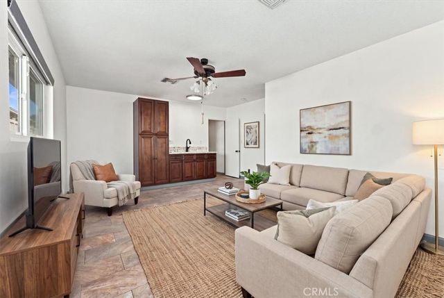 7227 Whitaker Avenue, Lake Balboa, CA 91406
