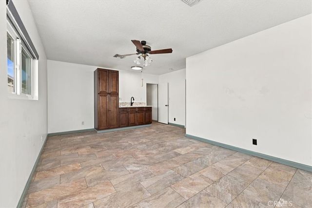 7227 Whitaker Avenue, Lake Balboa, CA 91406