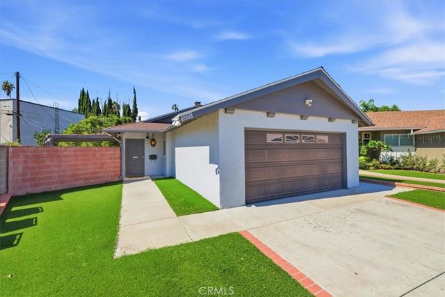 7227 Whitaker Avenue, Lake Balboa, CA 91406