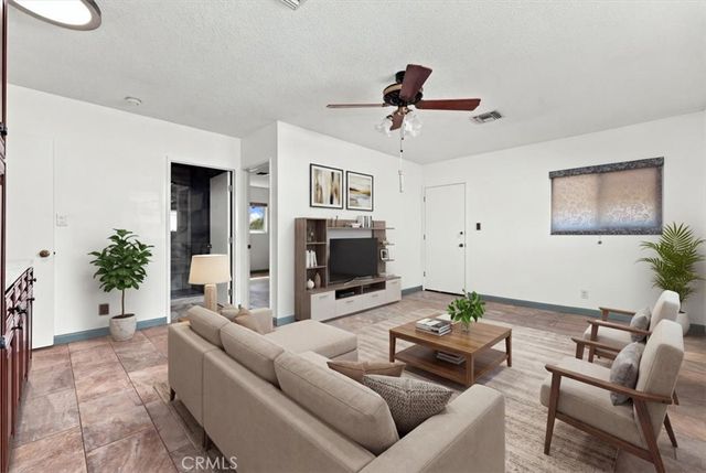 7227 Whitaker Avenue, Lake Balboa, CA 91406