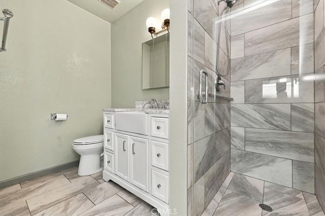 7227 Whitaker Avenue, Lake Balboa, CA 91406