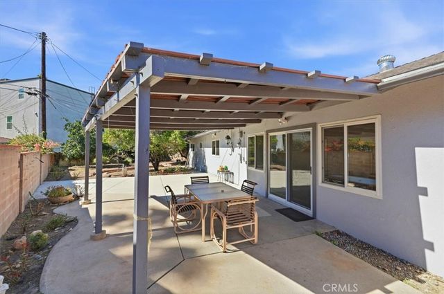 7227 Whitaker Avenue, Lake Balboa, CA 91406