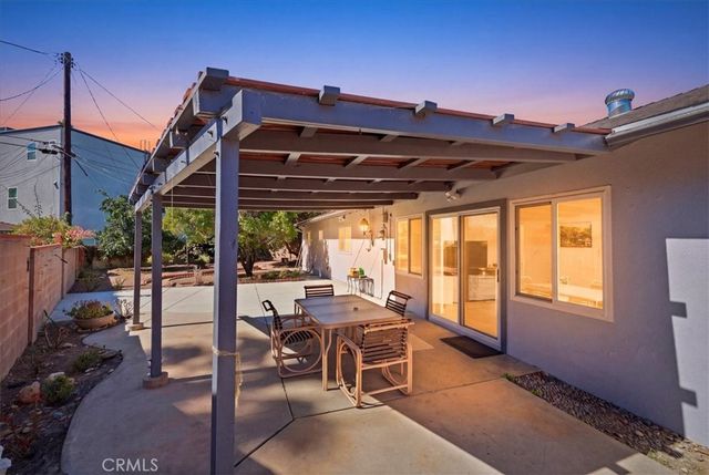 7227 Whitaker Avenue, Lake Balboa, CA 91406