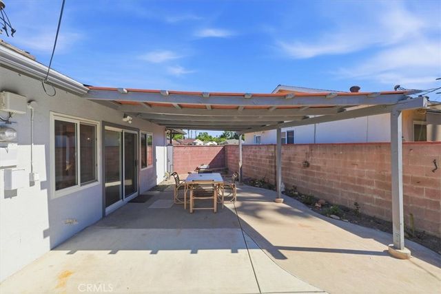 7227 Whitaker Avenue, Lake Balboa, CA 91406