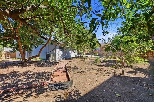 7227 Whitaker Avenue, Lake Balboa, CA 91406