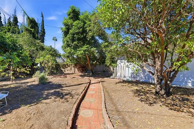 7227 Whitaker Avenue, Lake Balboa, CA 91406