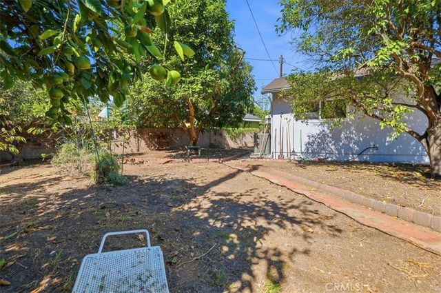 7227 Whitaker Avenue, Lake Balboa, CA 91406