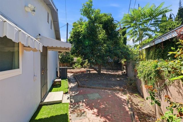7227 Whitaker Avenue, Lake Balboa, CA 91406