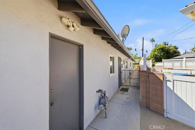 7227 Whitaker Avenue, Lake Balboa, CA 91406