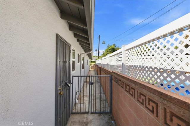 7227 Whitaker Avenue, Lake Balboa, CA 91406