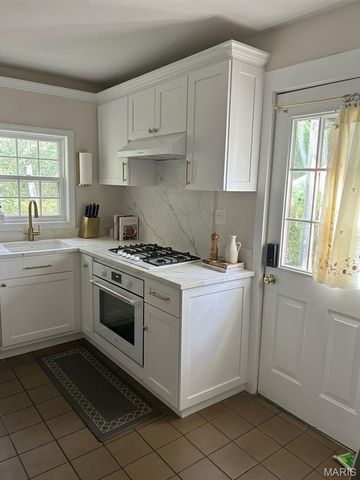 411 Adams Street, St Charles, MO 63301