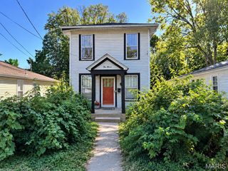411 Adams Street, St Charles, MO 63301