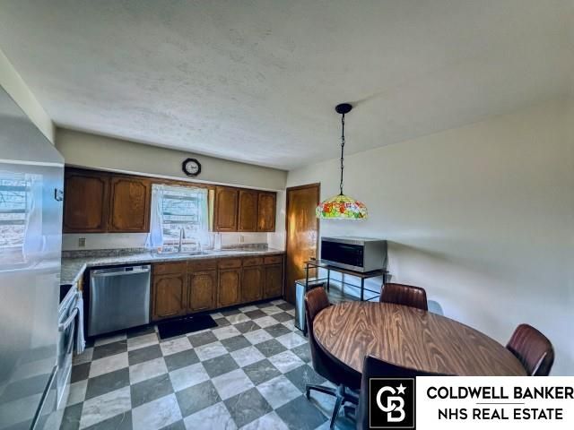 6702 S 83rd Avenue, Ralston, NE 68127